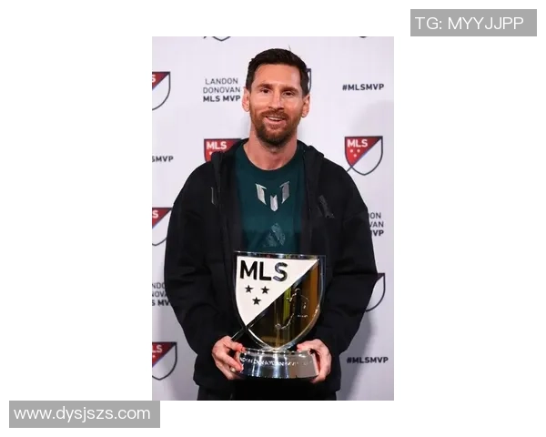 梅西荣获足球年度最佳球员奖项领奖瞬间精彩回顾