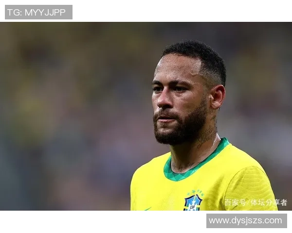 足球明星在疫情期间佩戴口罩的时尚风采与健康意识展示